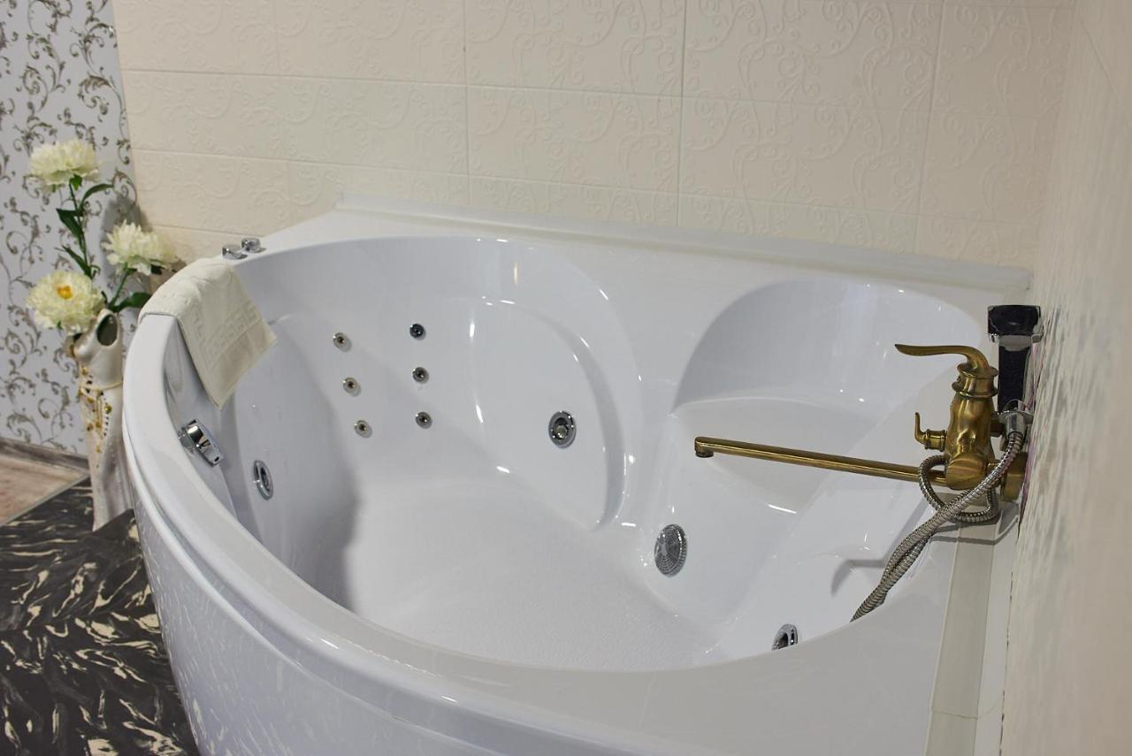 Hotel Royal ポルタヴァ エクステリア 写真