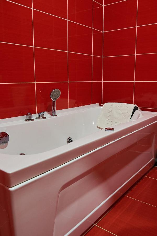 Hotel Royal ポルタヴァ エクステリア 写真