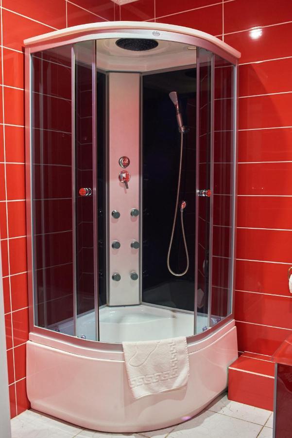 Hotel Royal ポルタヴァ エクステリア 写真