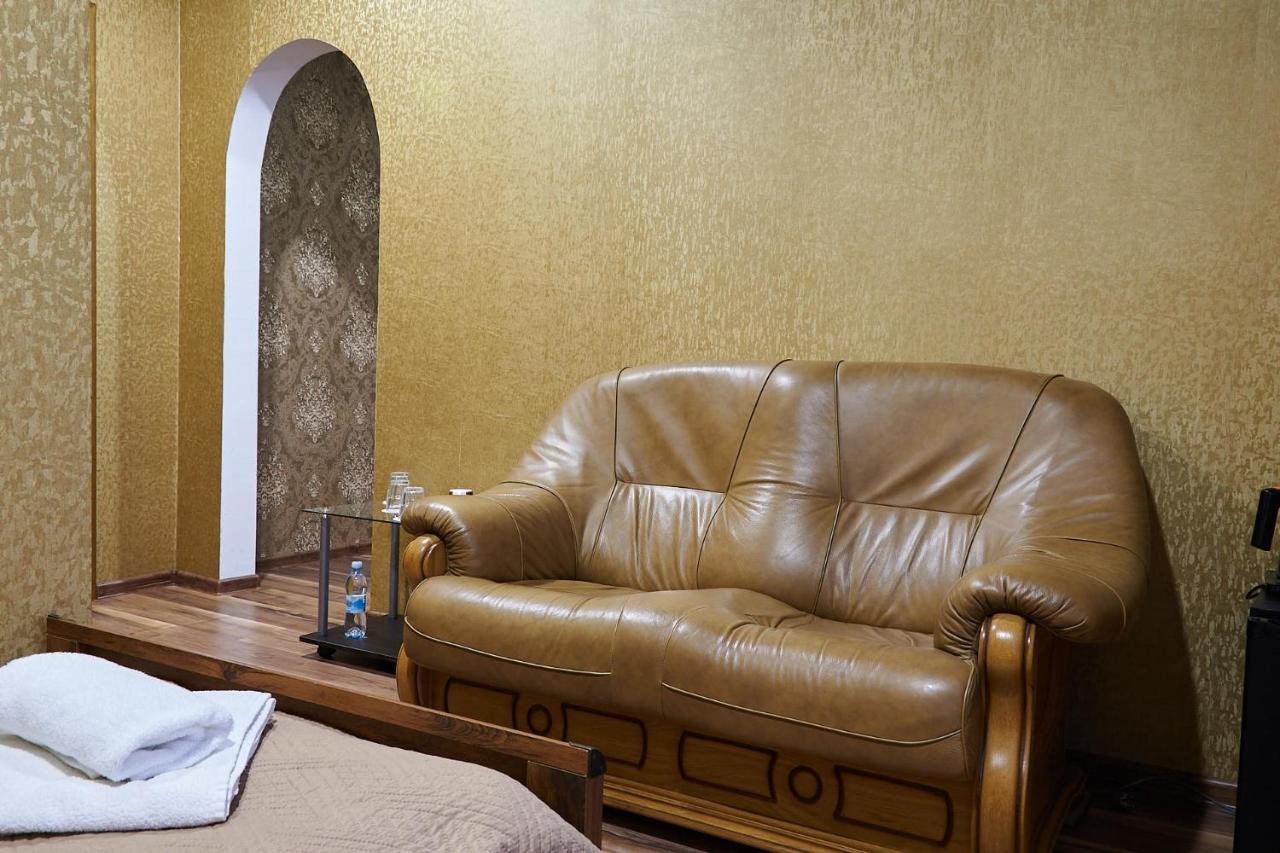 Hotel Royal ポルタヴァ エクステリア 写真