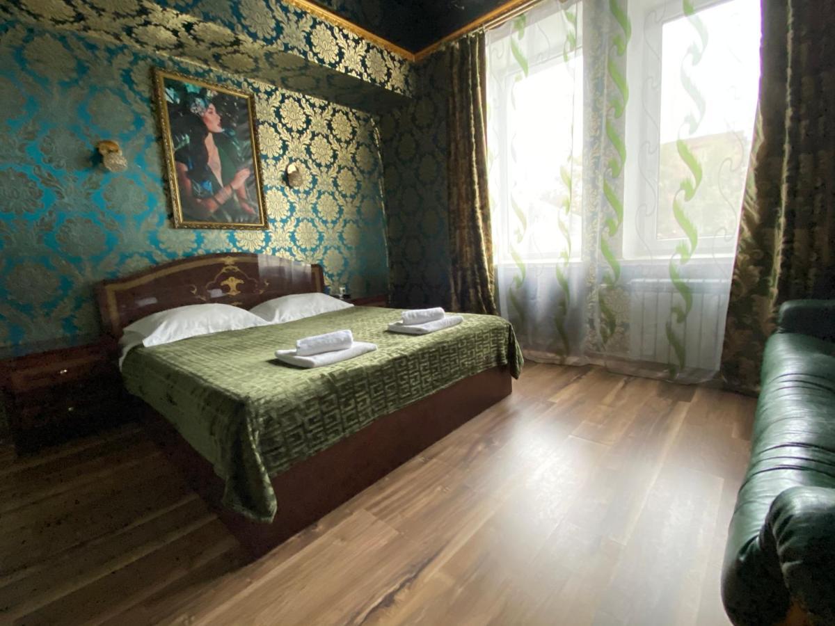Hotel Royal ポルタヴァ エクステリア 写真