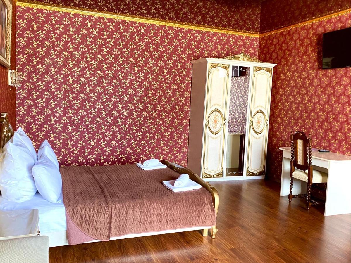 Hotel Royal ポルタヴァ エクステリア 写真
