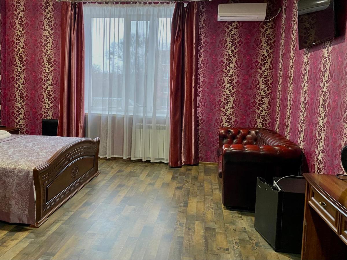Hotel Royal ポルタヴァ エクステリア 写真