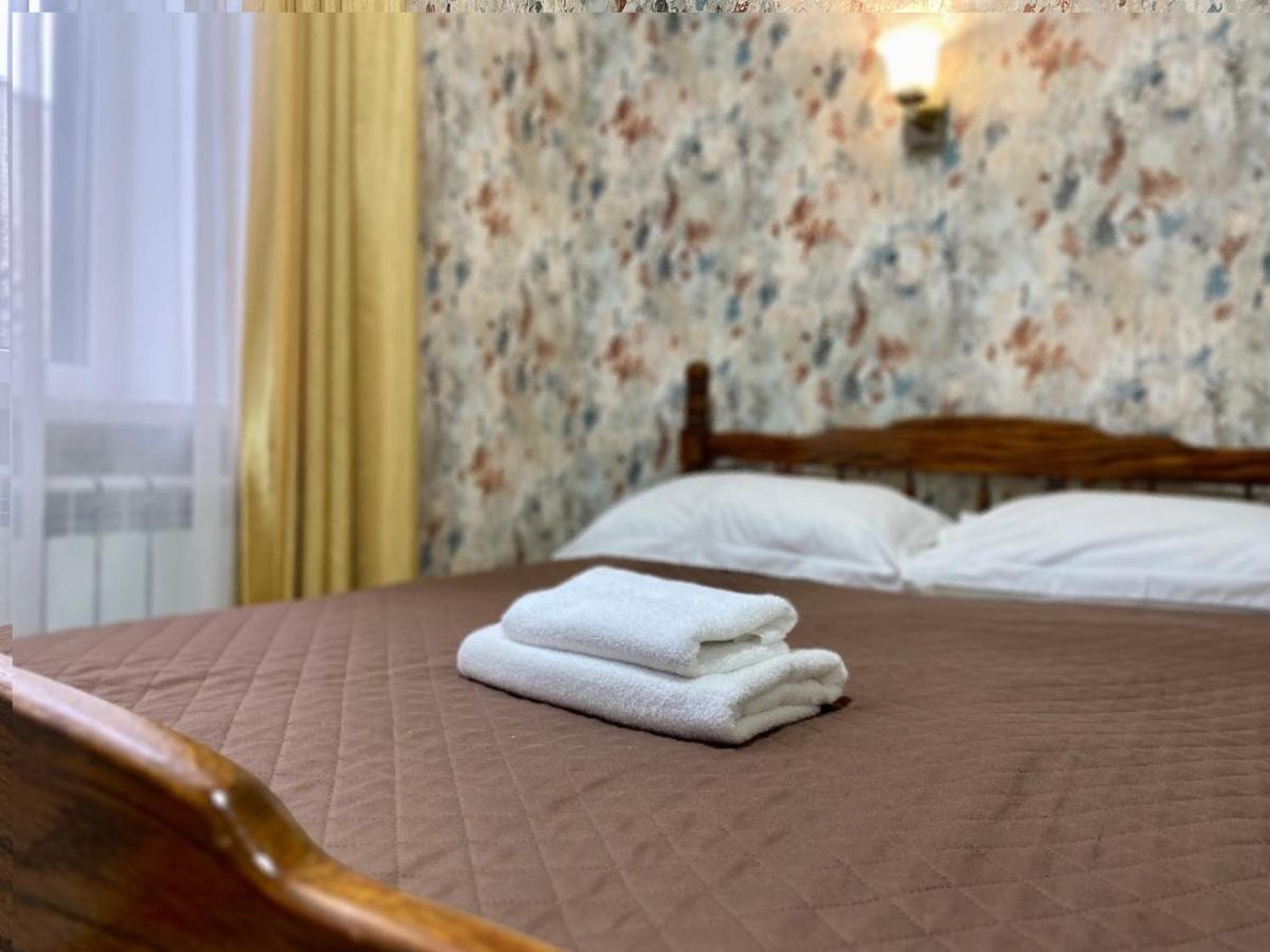 Hotel Royal ポルタヴァ エクステリア 写真