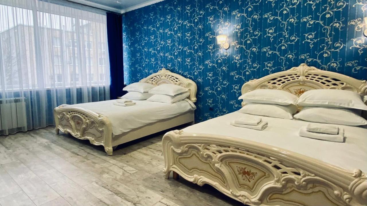 Hotel Royal ポルタヴァ エクステリア 写真