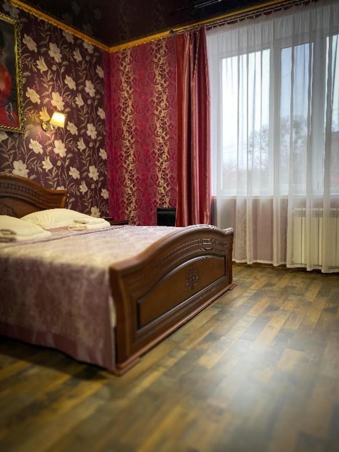 Hotel Royal ポルタヴァ エクステリア 写真