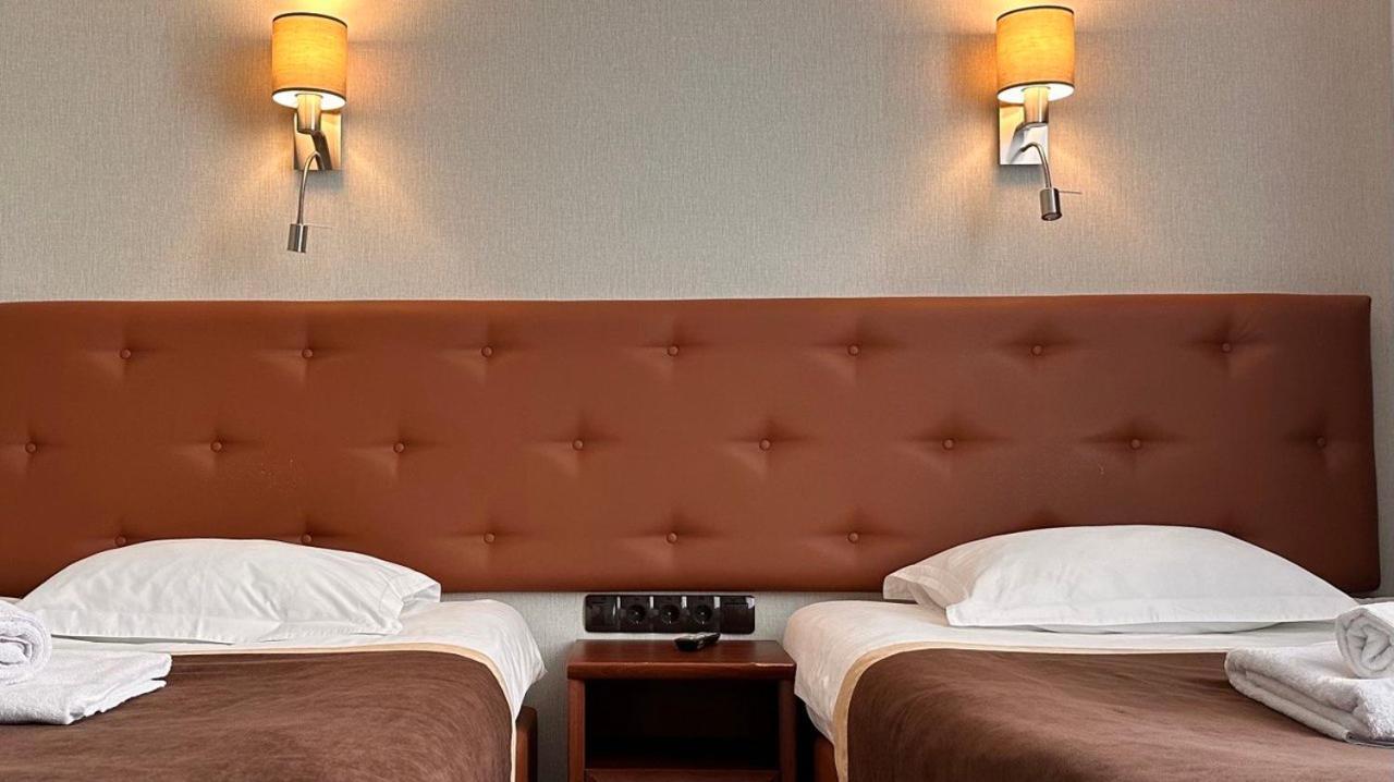 Hotel Royal ポルタヴァ エクステリア 写真