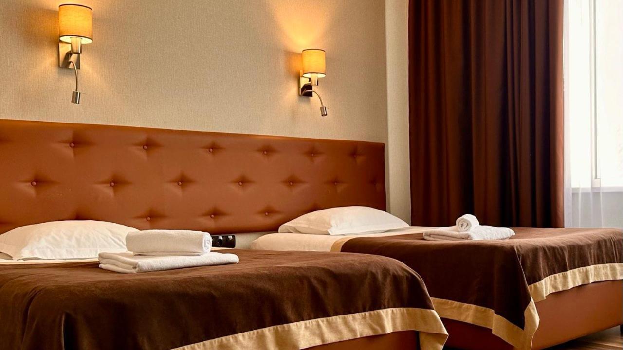 Hotel Royal ポルタヴァ エクステリア 写真