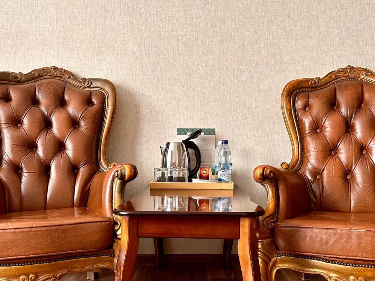 Hotel Royal ポルタヴァ エクステリア 写真