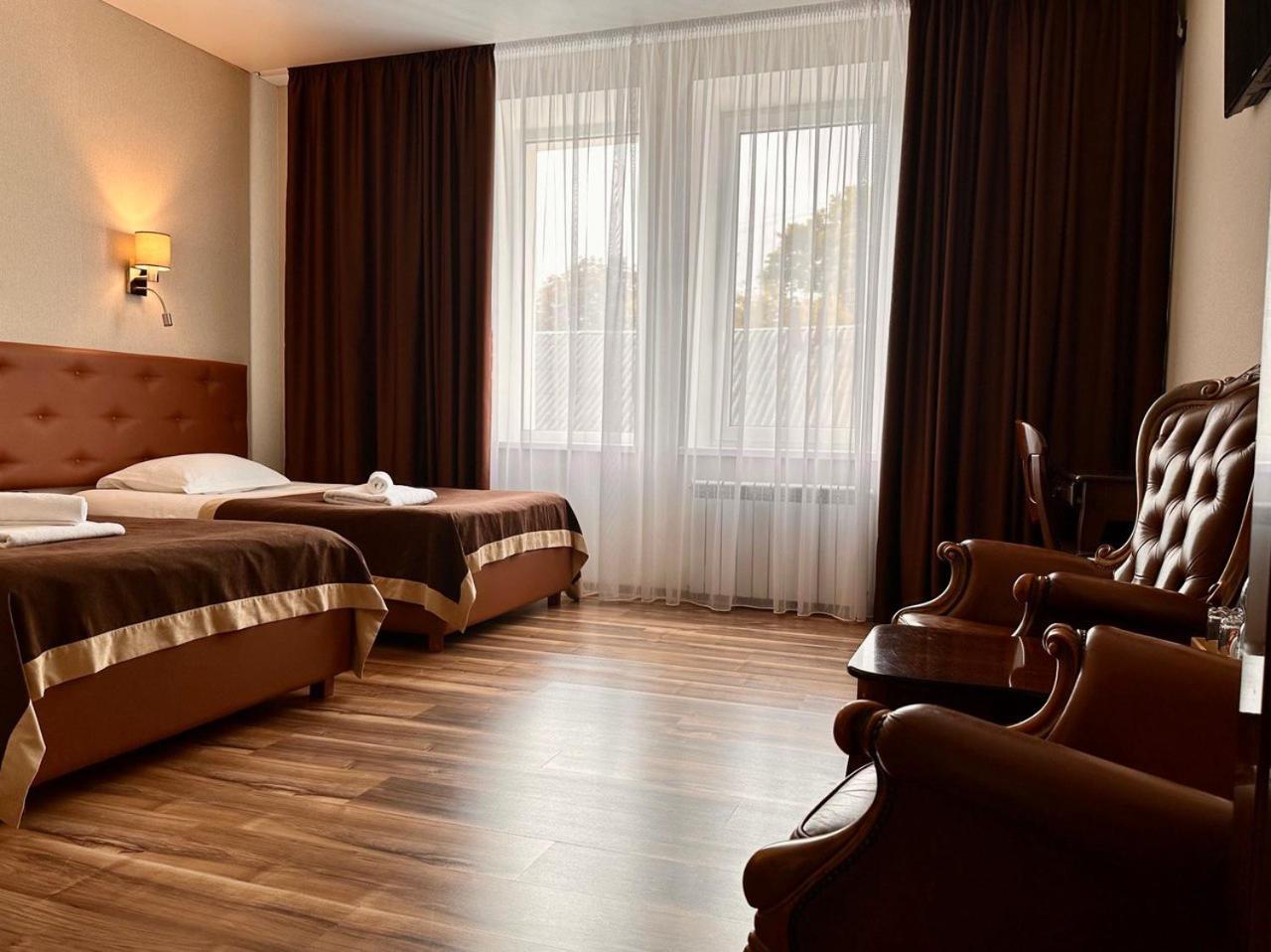 Hotel Royal ポルタヴァ エクステリア 写真