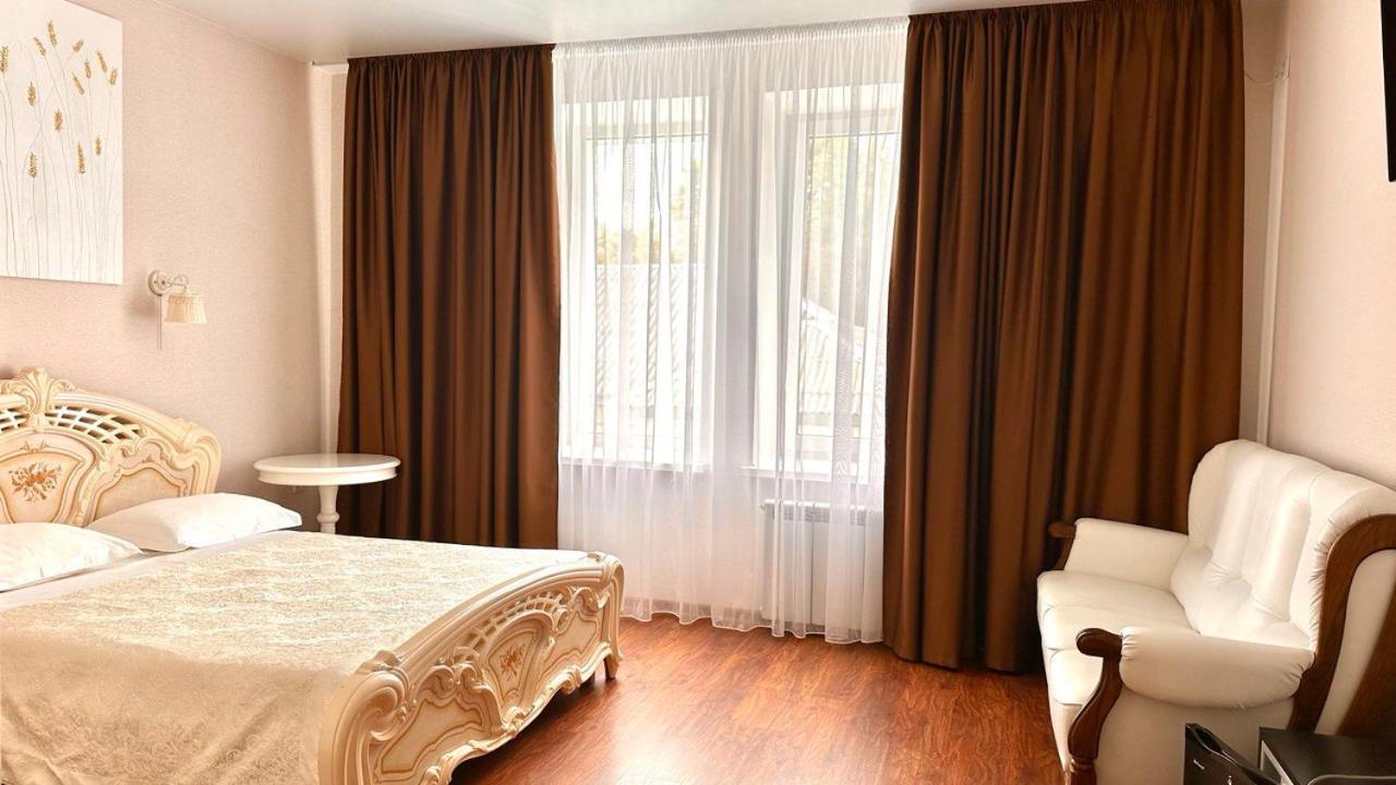 Hotel Royal ポルタヴァ エクステリア 写真