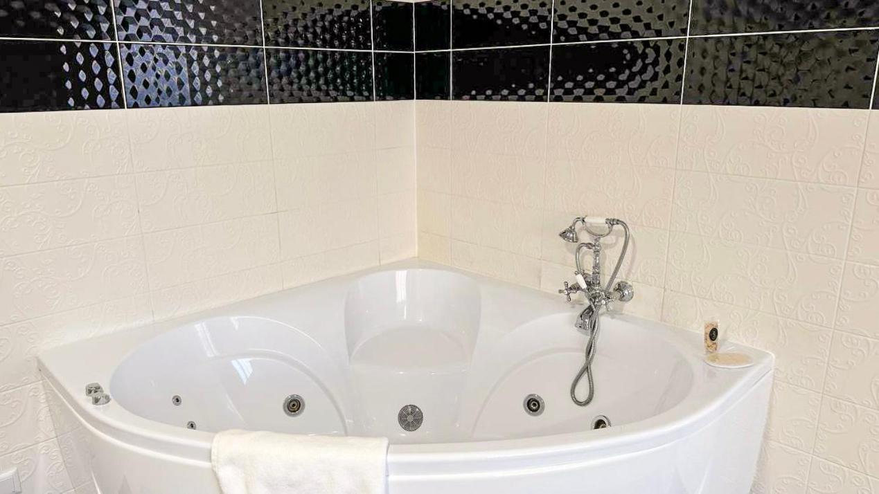 Hotel Royal ポルタヴァ エクステリア 写真